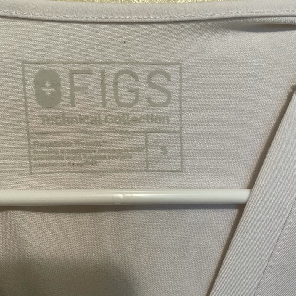 FIGS Scrub Top White Size Small